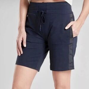 Athleta metro bermuda short, navy blue, size small tall